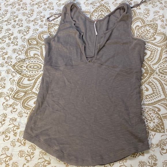 Free People Tank Top V Neck Top Sizes Small Color brown👍🏽 - Picture 2 of 9